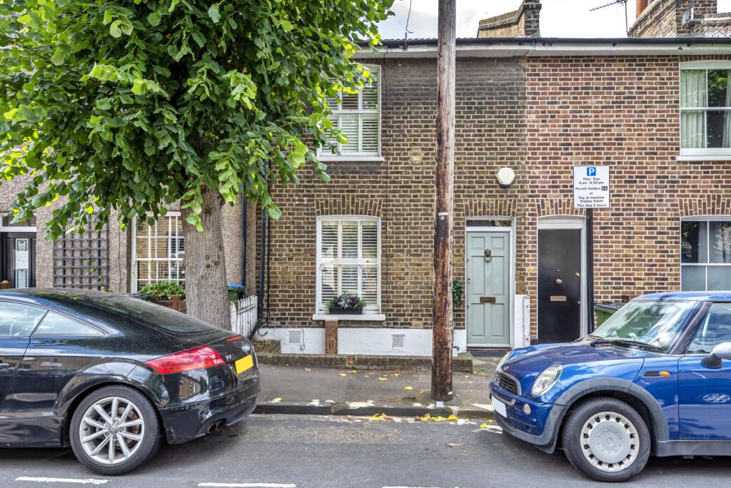 2 bed Mid Terraced House for rent in Greenwich. From John Payne - Greenwich East