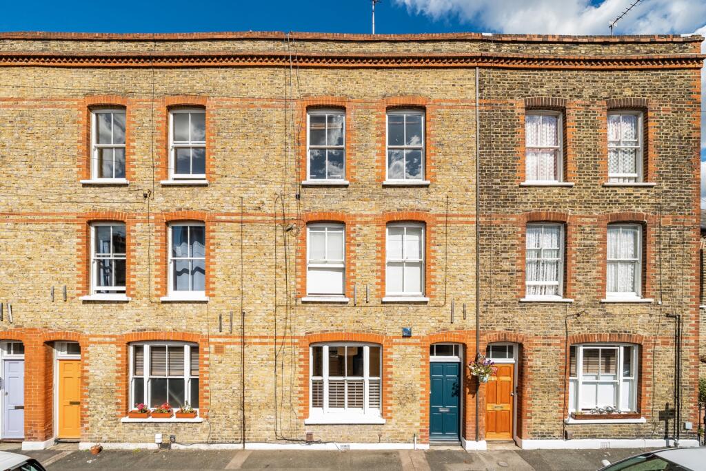 2 bed 1st Floor Flat for rent in Greenwich. From John Payne - East Greenwich