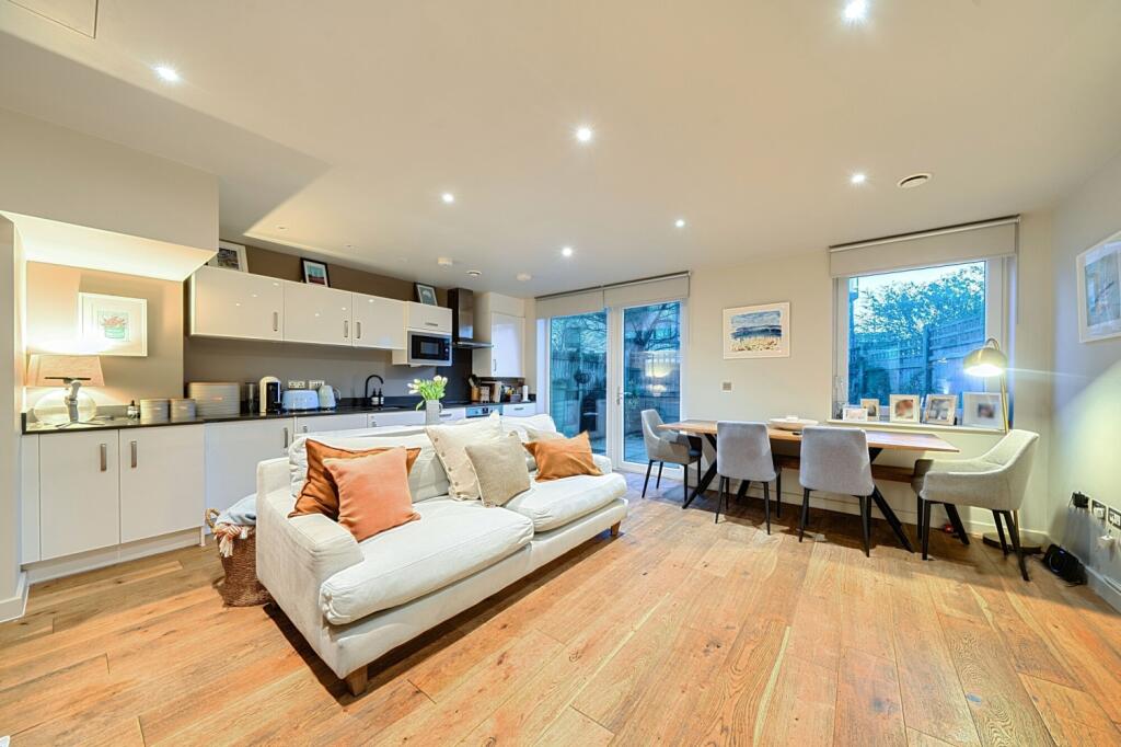 3 bed 1st Floor Flat for rent in Greenwich. From John Payne - East Greenwich 3 bed 1st Floor Flat for rent in Greenwich. From John Payne - East Greenwich
