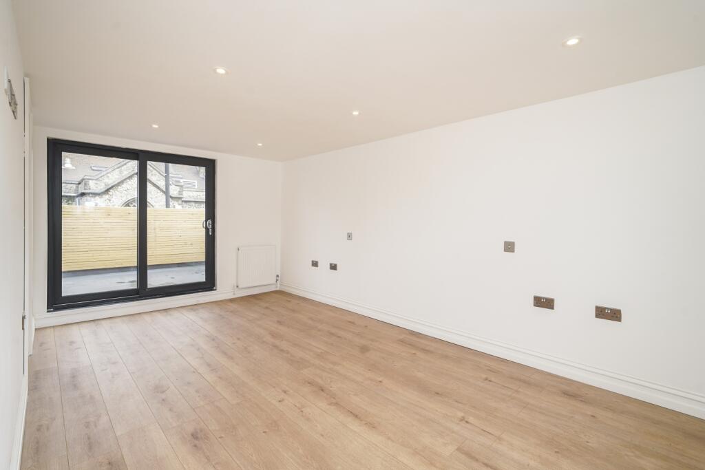 2 bed 1st Floor Flat for rent in Greenwich. From John Payne - East Greenwich