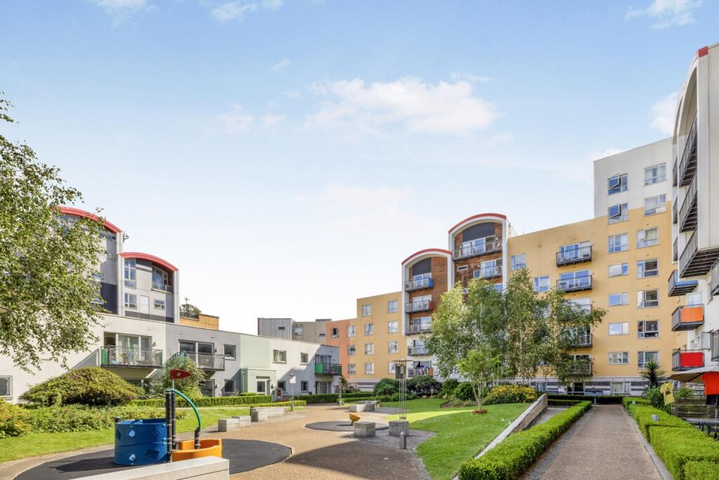 4 bed 1st Floor Flat for rent in Greenwich. From John Payne - East Greenwich