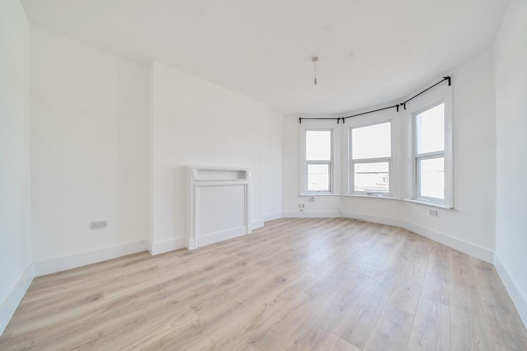 4 bed Flat for rent in Catford. From John Payne - Lee