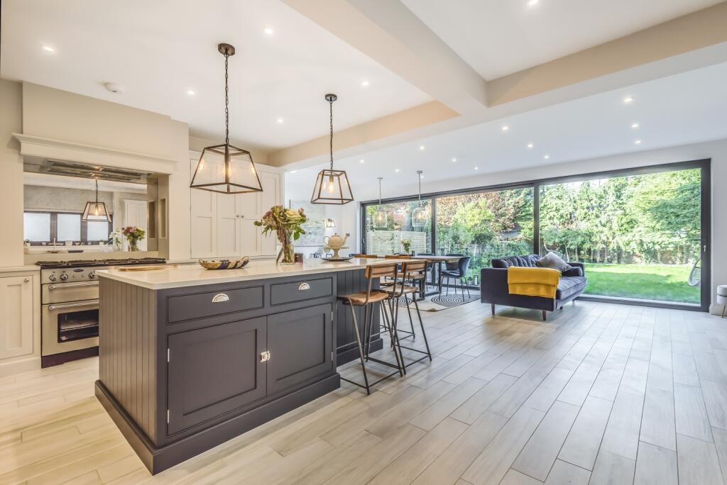 4 bed Detached for rent in Lewisham. From John Payne - Lee