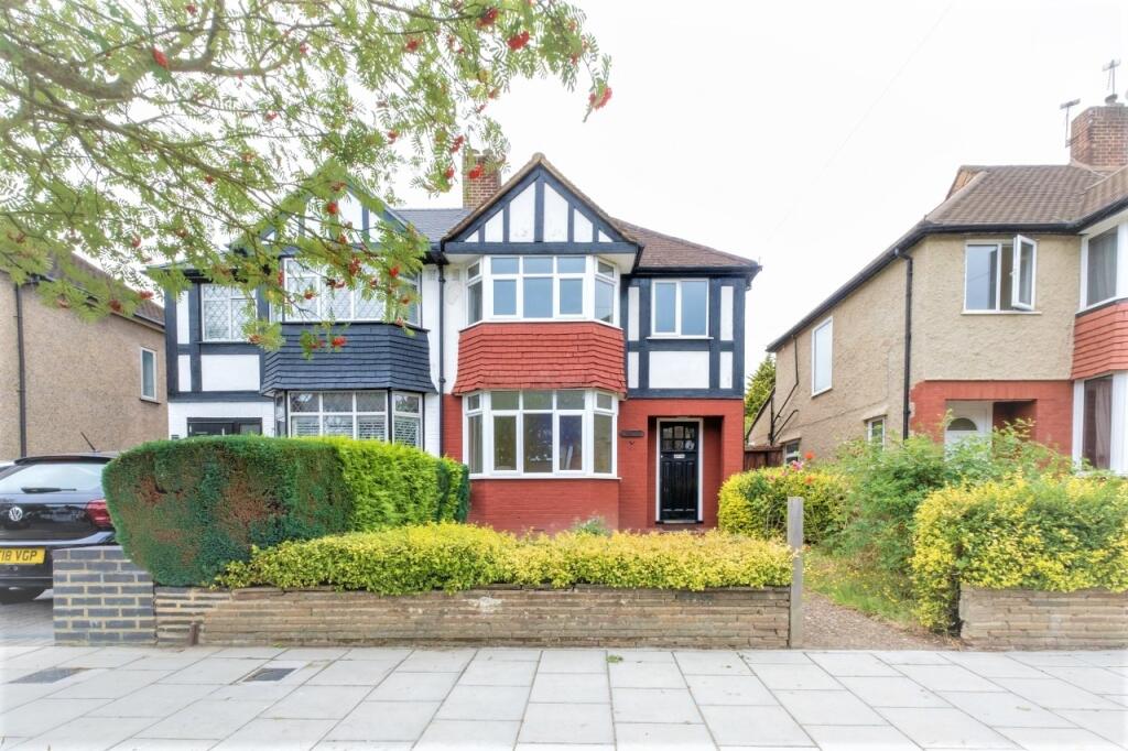 3 bed Semi Detached for rent in Eltham. From John Payne - Lee 3 bed Semi Detached for rent in Eltham. From John Payne - Lee