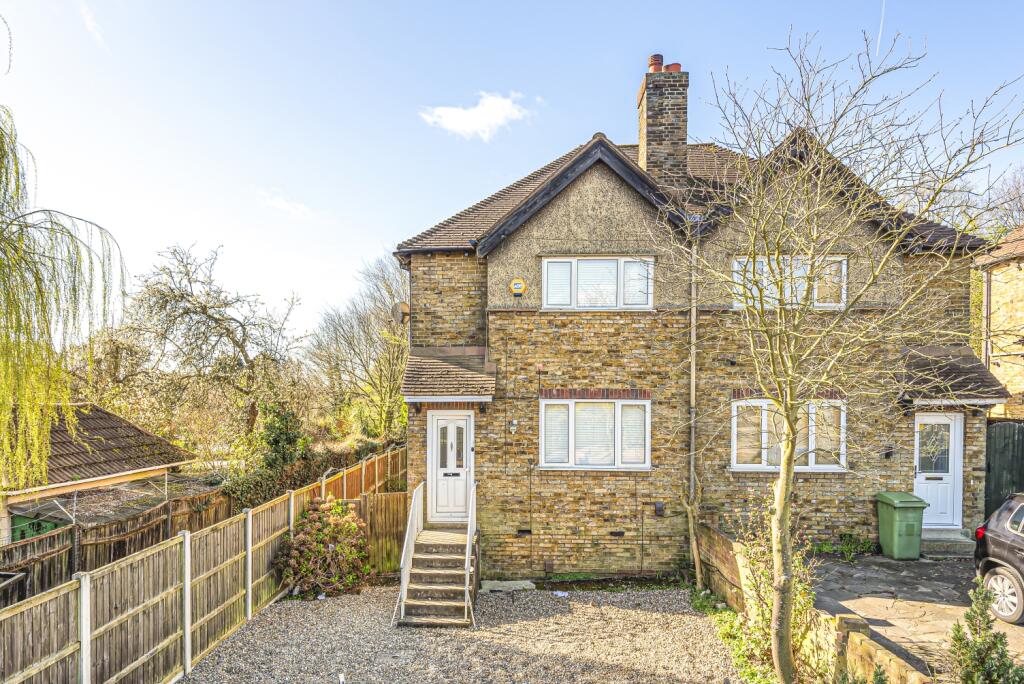 2 bed Semi Detached for rent in Eltham. From John Payne - Lee 2 bed Semi Detached for rent in Eltham. From John Payne - Lee