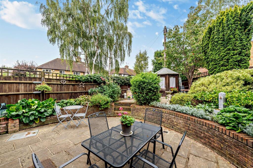 3 bed End of Terrace for rent in Chorleywood. From John Roberts and Co