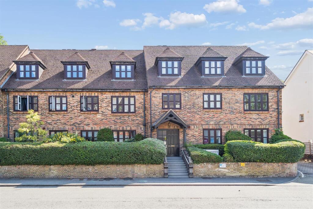 1 bed 1st Floor Flat for rent in Chorleywood. From John Roberts and Co
