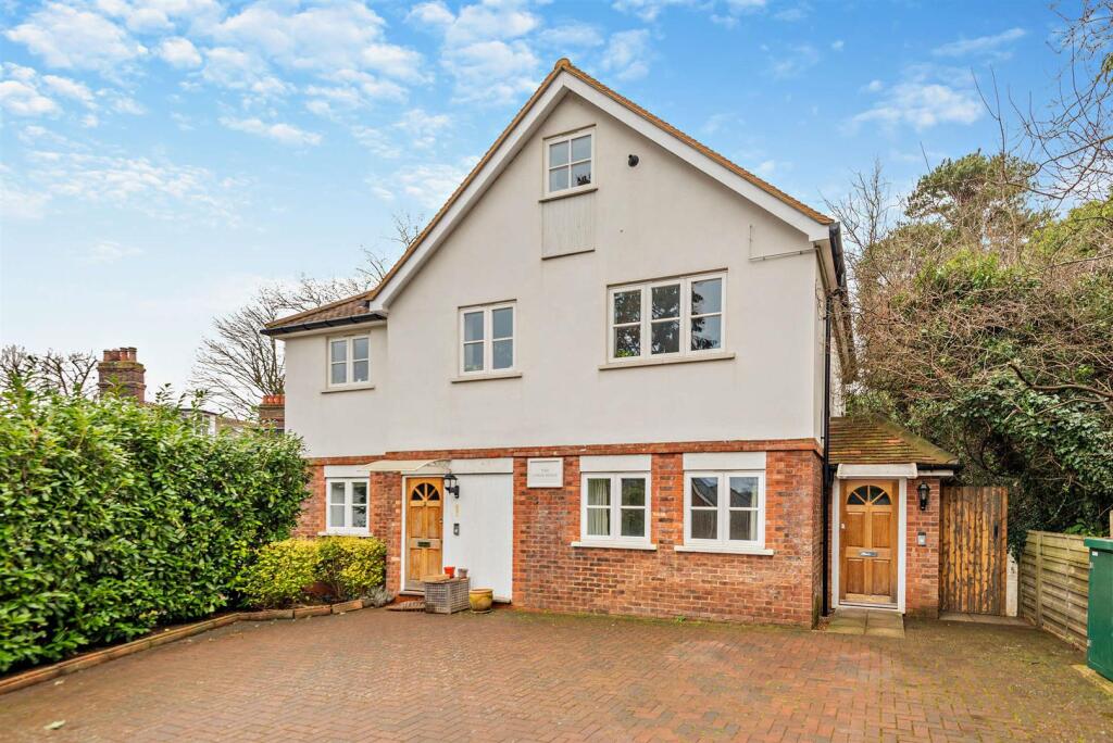 2 bed Apartment for rent in Chorleywood. From John Roberts and Co