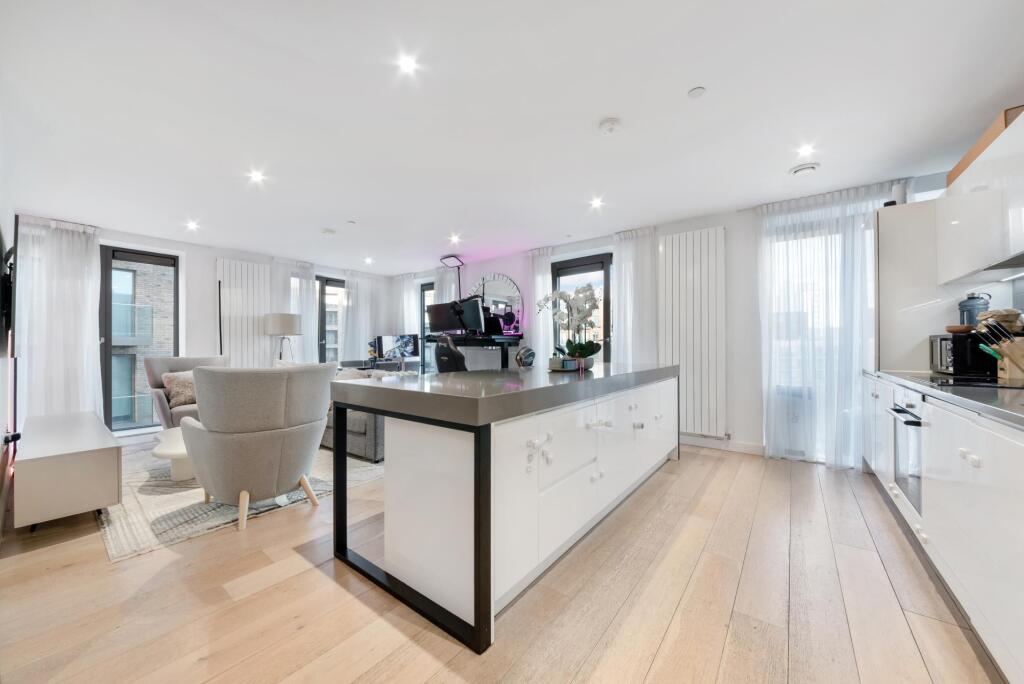 3 bed Apartment for rent in London. From JOHNS&CO - Royal Wharf