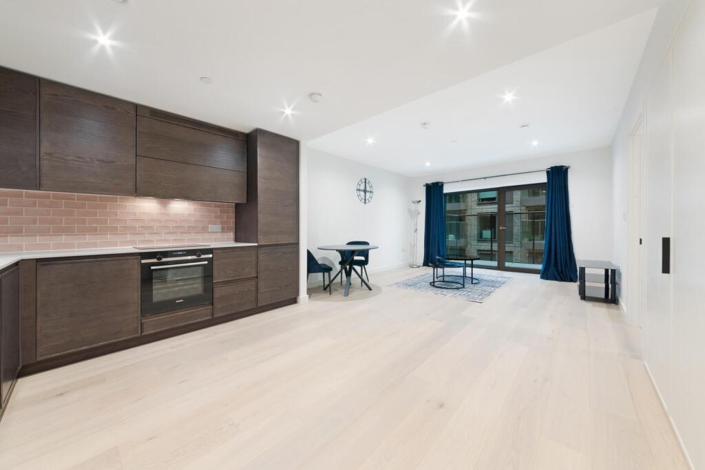 1 bed Apartment for rent in West Ham. From JOHNS&CO - Royal Wharf