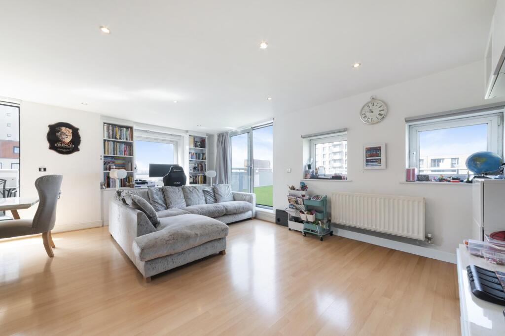 3 bed Apartment for rent in London. From JOHNS&CO - Royal Wharf