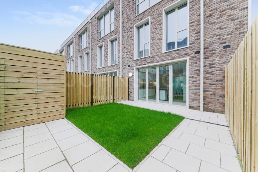 3 bed Town House for rent in Woolwich. From JOHNS&CO - Royal Wharf