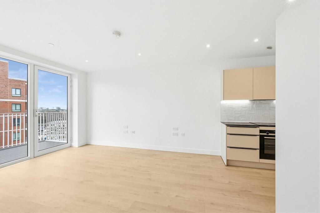 2 bed 1st Floor Flat for rent in . From JOHNS&CO - Royal Wharf