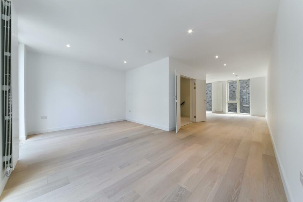 4 bed Town House for rent in London. From JOHNS&CO - Royal Wharf