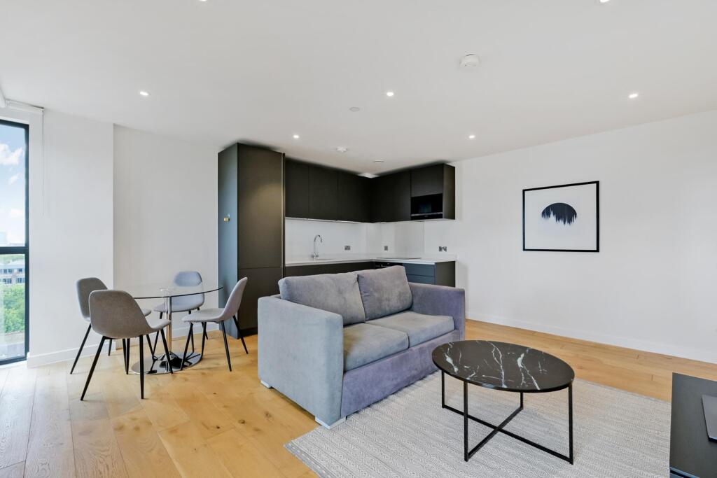 3 bed Apartment for rent in Stepney. From JOHNS&CO - Wapping