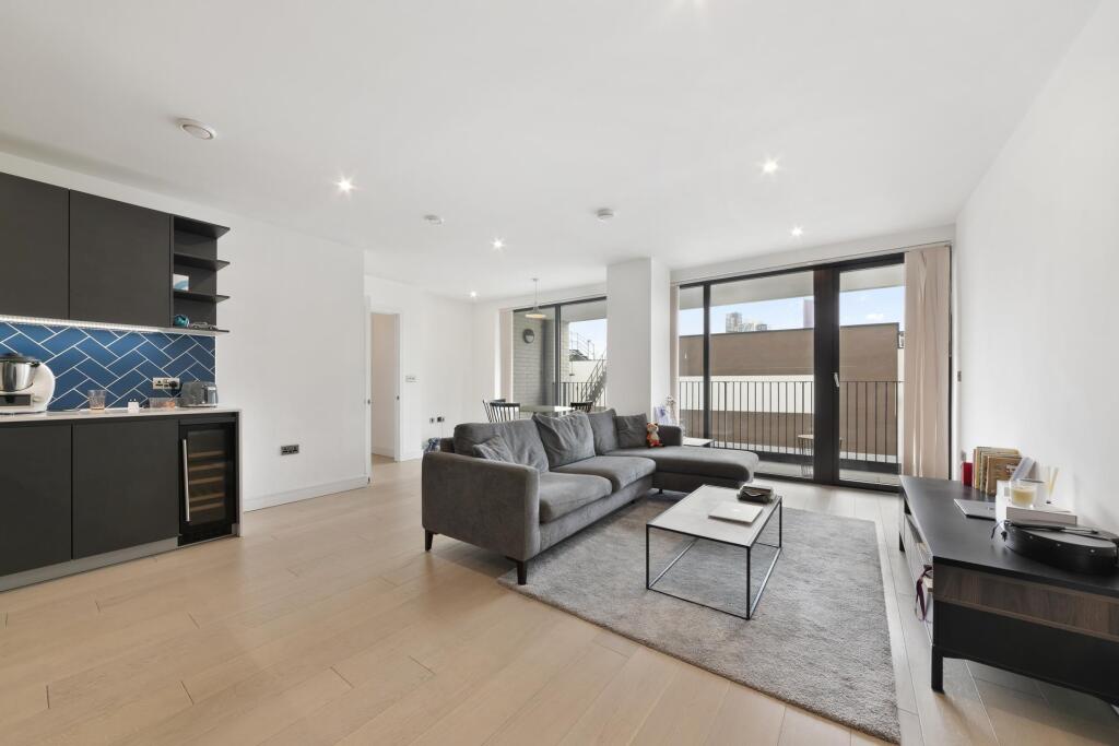 2 bed Apartment for rent in Bethnal Green. From JOHNS&CO - Wapping