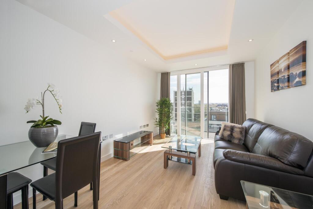 1 bed Mid Terraced House for rent in Stepney. From JOHNS&CO - Wapping