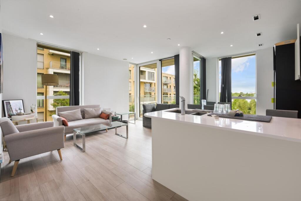 2 bed 1st Floor Flat for rent in Stoke Newington. From JOHNS&CO - West Hampstead