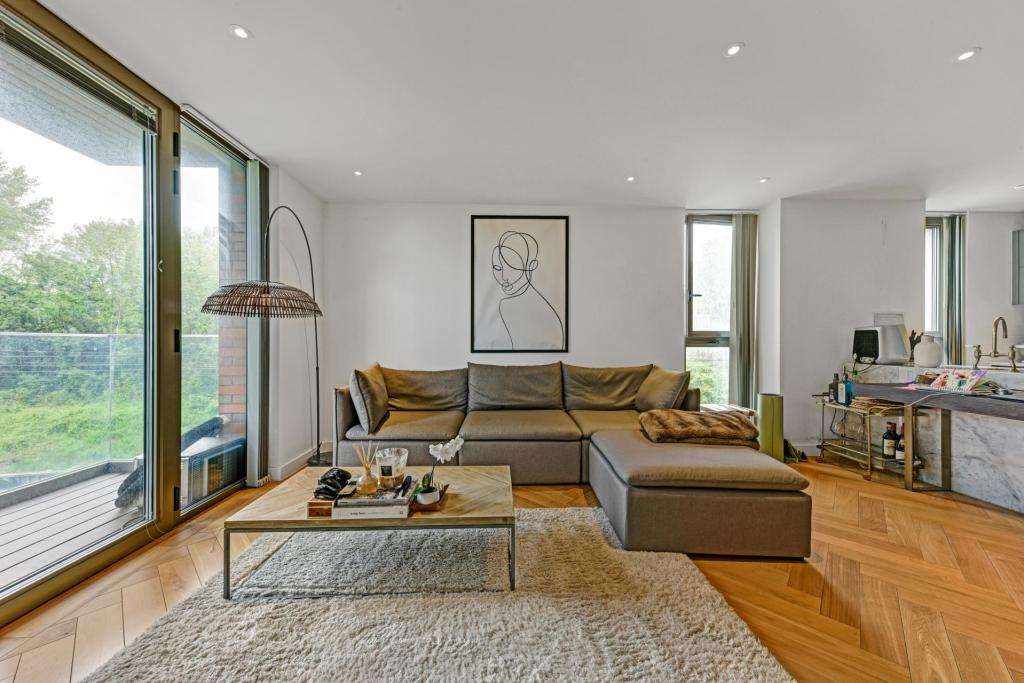 2 bed 1st Floor Flat for rent in Hampstead. From JOHNS&CO - West Hampstead