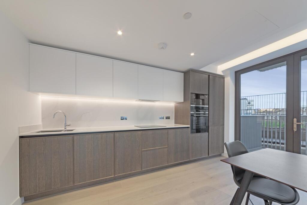2 bed 1st Floor Flat for rent in London. From JOHNS&CO - West Hampstead