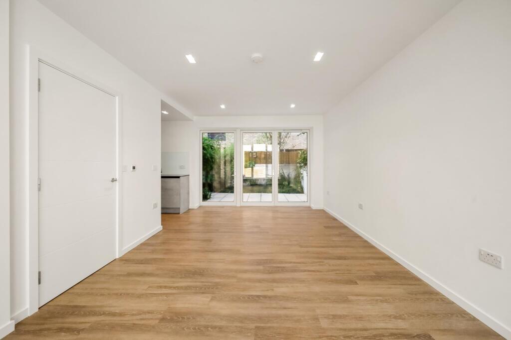 3 bed Apartment for rent in Willesden. From JOHNS&CO - West Hampstead 3 bed Apartment for rent in Willesden. From JOHNS&CO - West Hampstead