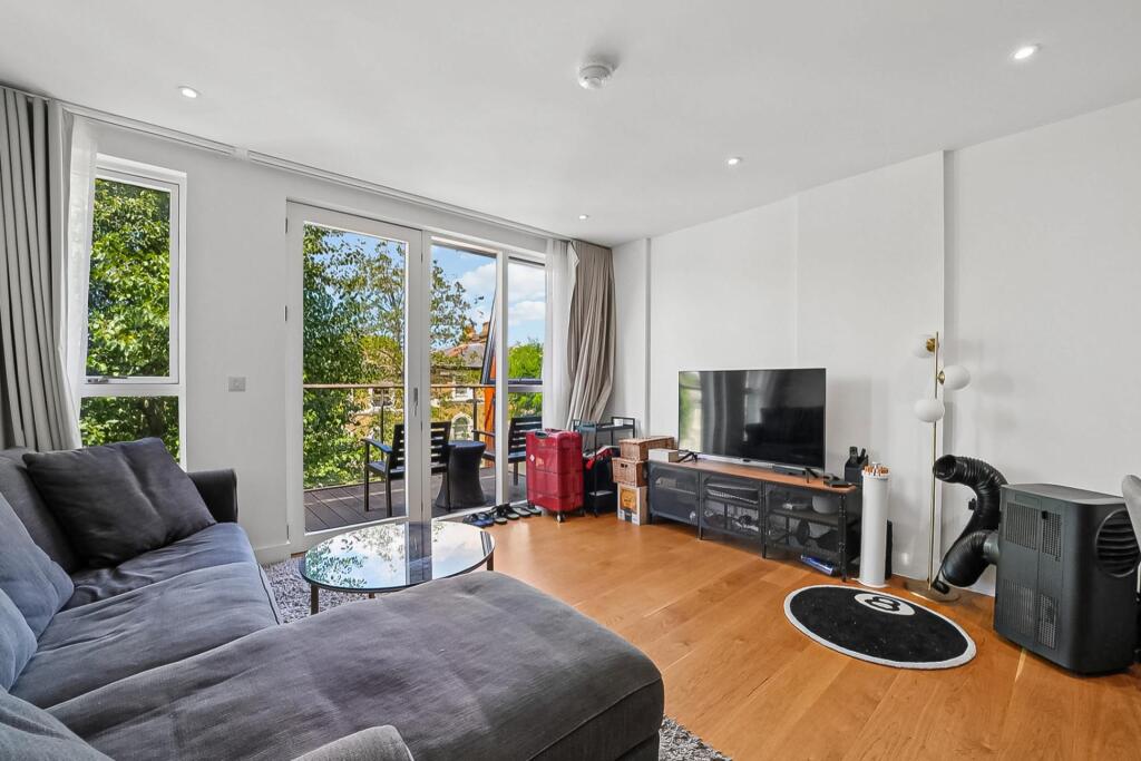 2 bed 1st Floor Flat for rent in London. From JOHNS&CO - West Hampstead