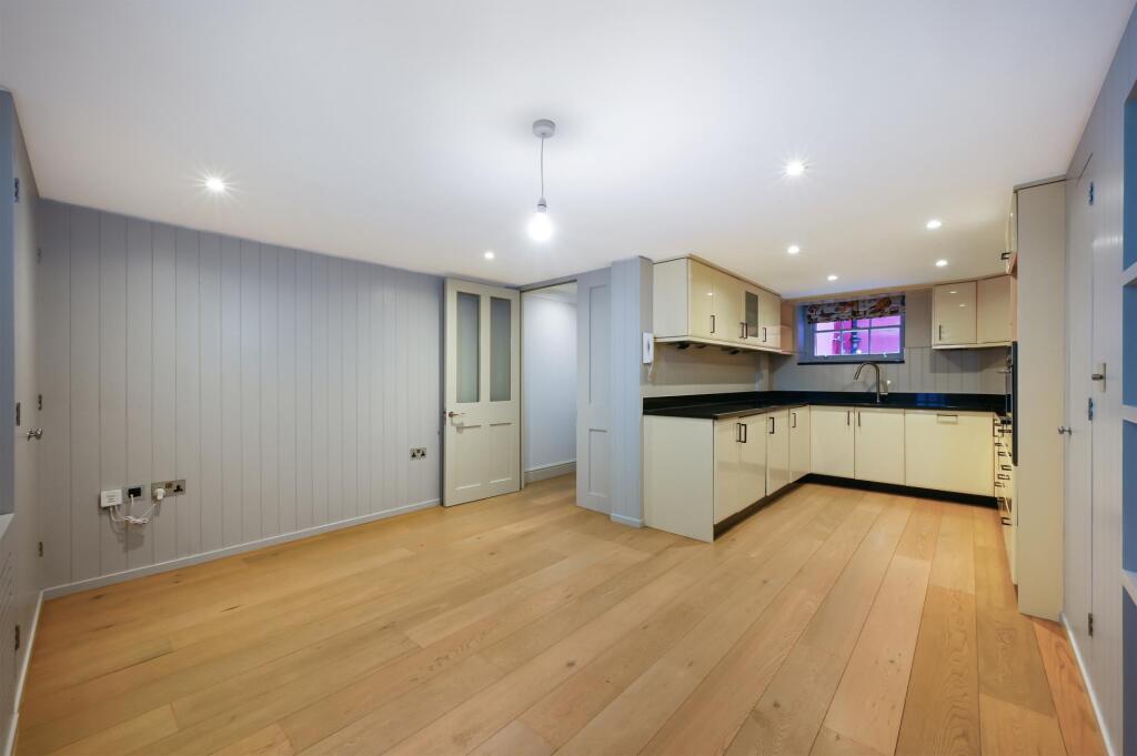 3 bed Apartment for rent in Westminster. From JOHNS&CO - West Hampstead