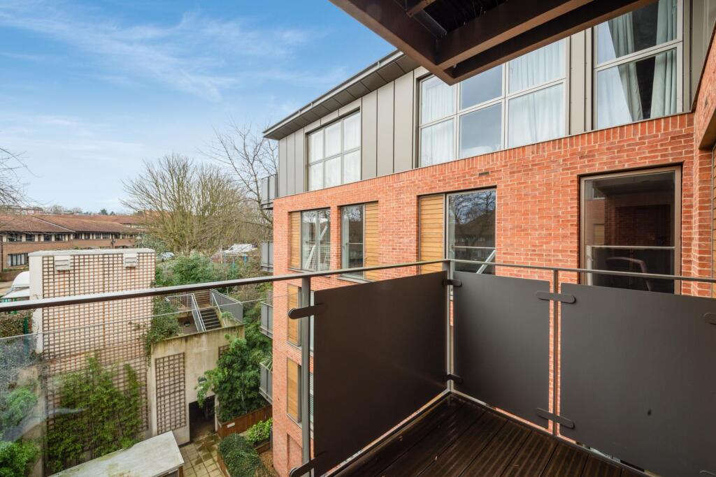 4 bed Apartment for rent in London. From JOHNS&CO - West Hampstead