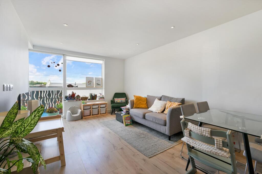 2 bed 1st Floor Flat for rent in Hornsey. From JOHNS&CO - West Hampstead 2 bed 1st Floor Flat for rent in Hornsey. From JOHNS&CO - West Hampstead