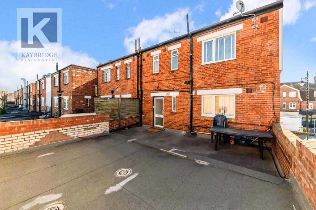 2 bed 1st Floor Flat for rent in Epsom. From Kaybridge Residential - Stoneleigh