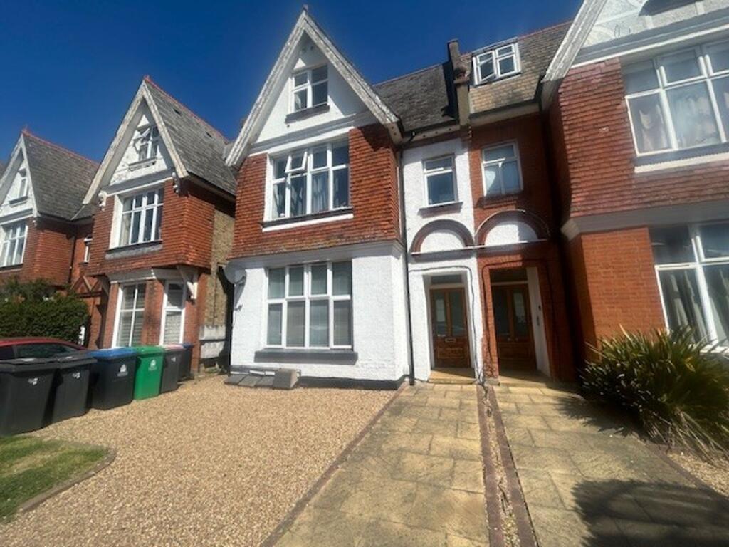 1 bed 1st Floor Flat for rent in Surbiton. From Kaybridge Residential - Stoneleigh