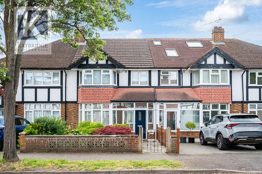 3 bed Mid Terraced House for rent in Carshalton. From Kaybridge Residential - Stoneleigh 3 bed Mid Terraced House for rent in Carshalton. From Kaybridge Residential - Stoneleigh