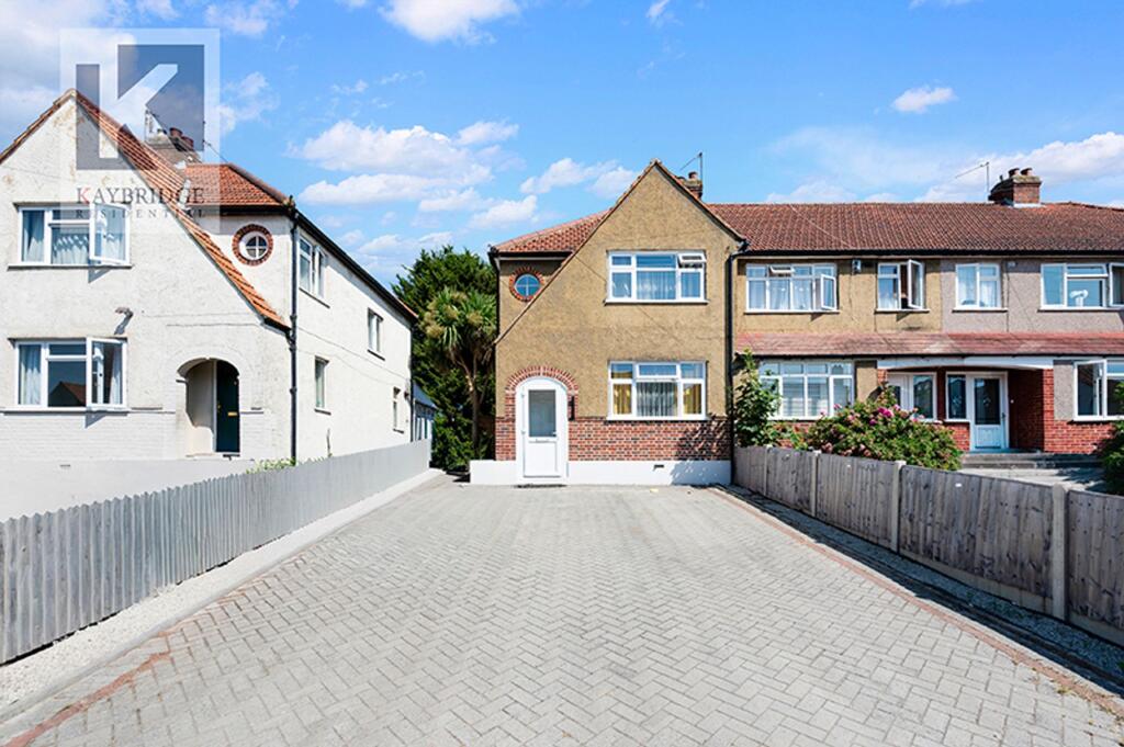 3 bed Mid Terraced House for rent in Malden Rushett. From Kaybridge Residential - Stoneleigh