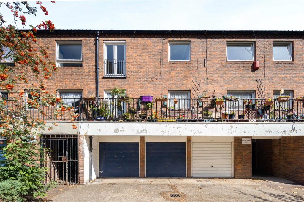 2 bed 1st Floor Flat for rent in London. From Keatons - Deptford
