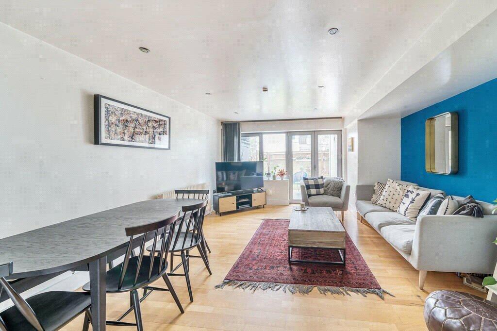 3 bed 1st Floor Flat for rent in Camberwell. From Keatons - Deptford