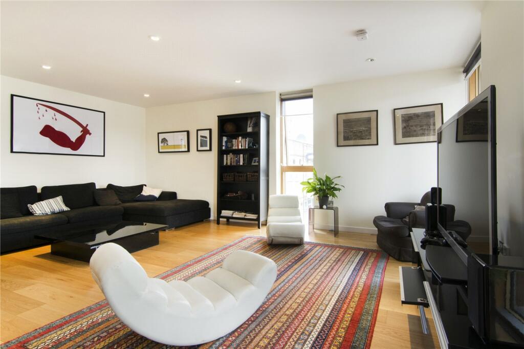3 bed Flat for rent in London. From Keatons - Shoreditch