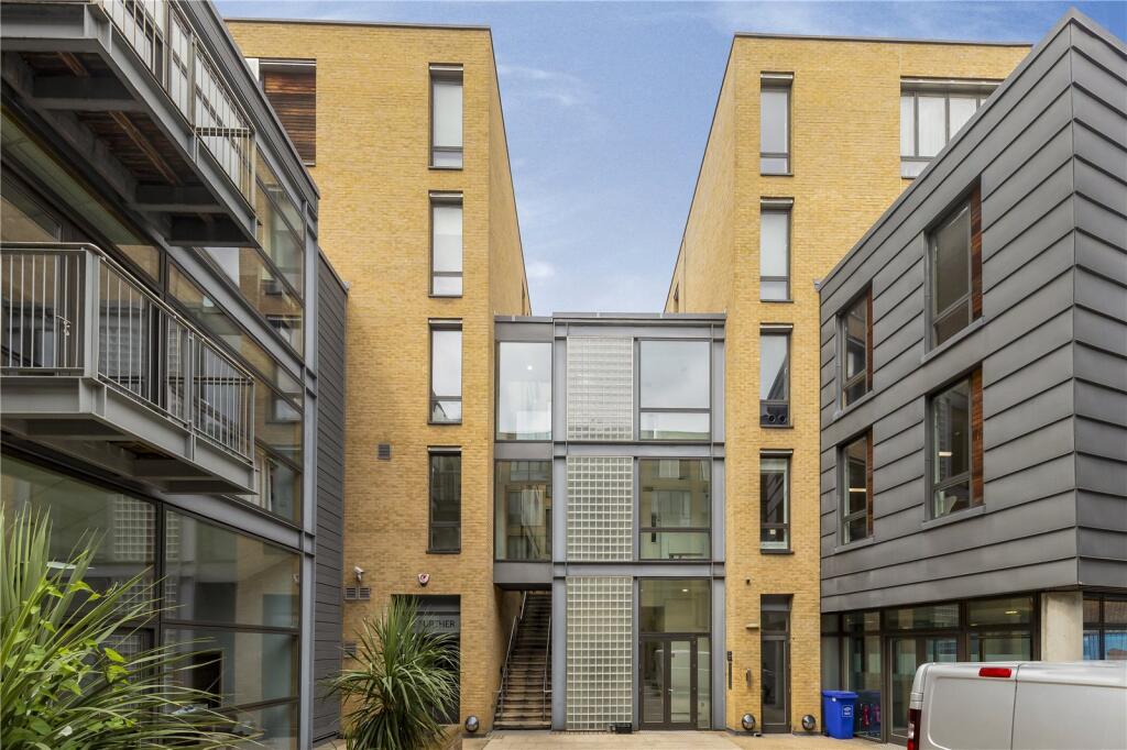 2 bed 1st Floor Flat for rent in London. From Keatons - Shoreditch