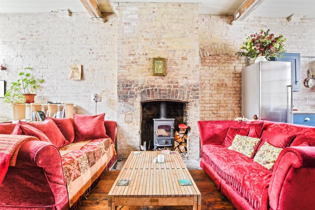 4 bed 1st Floor Flat for rent in Stepney. From Keatons - Shoreditch