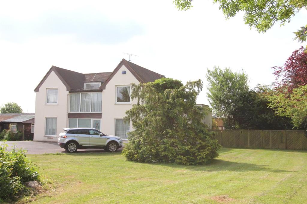 5 bed Detached House for rent in Crews Hill. From Keats