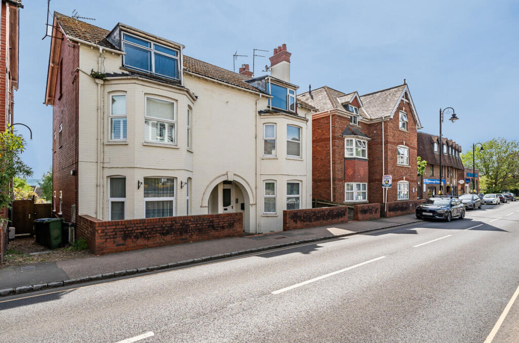 1 bed Apartment for rent in Pulborough. From Keller Williams Advantage - Covering Kent and South East London