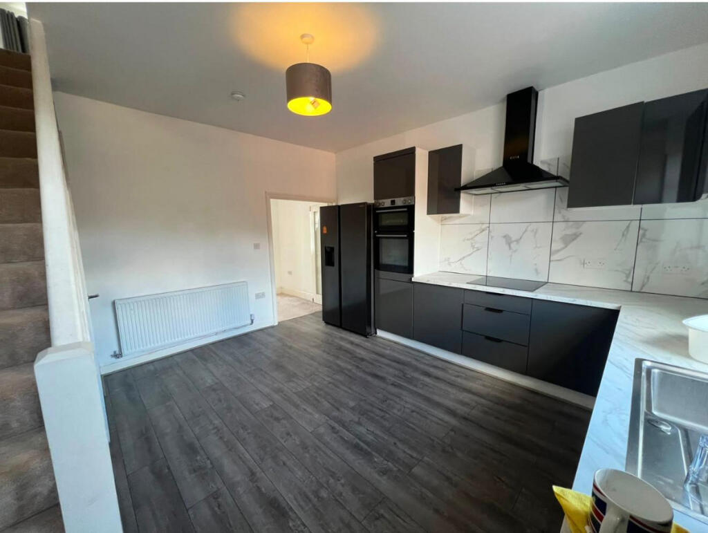 3 bed Mid Terraced House for rent in Rochdale. From Keller Williams Advantage - Covering Kent and South East London 3 bed Mid Terraced House for rent in Rochdale. From Keller Williams Advantage - Covering Kent and South East London