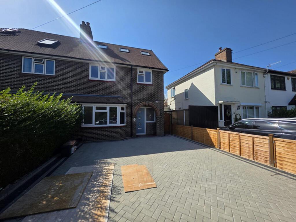 4 bed Studio for rent in Horley. From Keller Williams Advantage - Covering Kent and South East London 4 bed Studio for rent in Horley. From Keller Williams Advantage - Covering Kent and South East London
