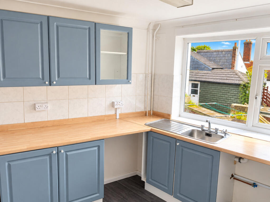 3 bed 1st Floor Flat for rent in Littlehampton. From Keller Williams Advantage - Covering Kent and South East London