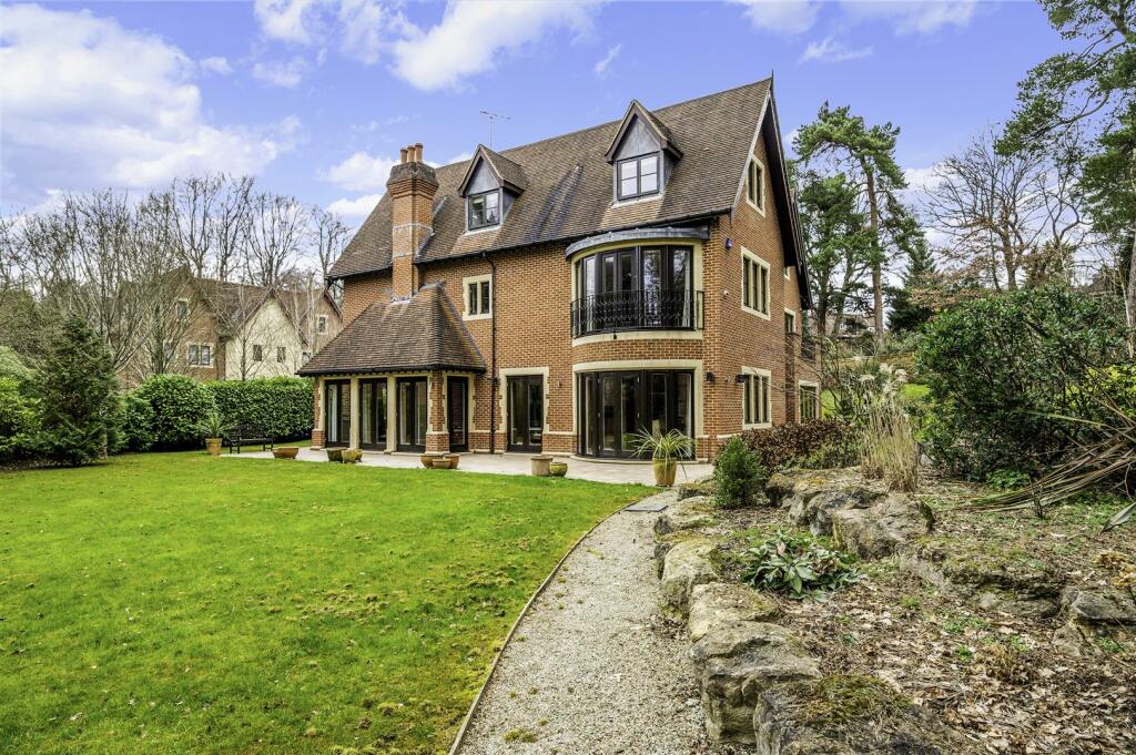 6 bed Detached House for rent in Lower Kingswood. From Kennedys - Tadworth