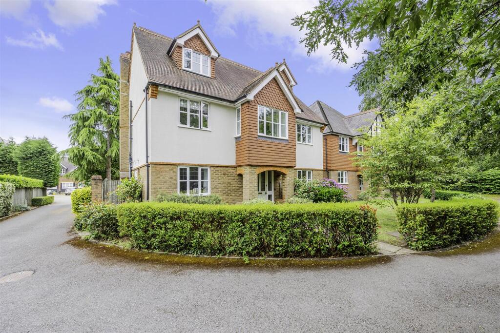 5 bed Detached for rent in Walton on the Hill. From Kennedys - Tadworth- Sales