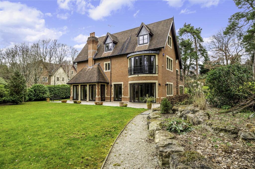 6 bed Detached for rent in Lower Kingswood. From Kennedys - Tadworth- Sales 6 bed Detached for rent in Lower Kingswood. From Kennedys - Tadworth- Sales