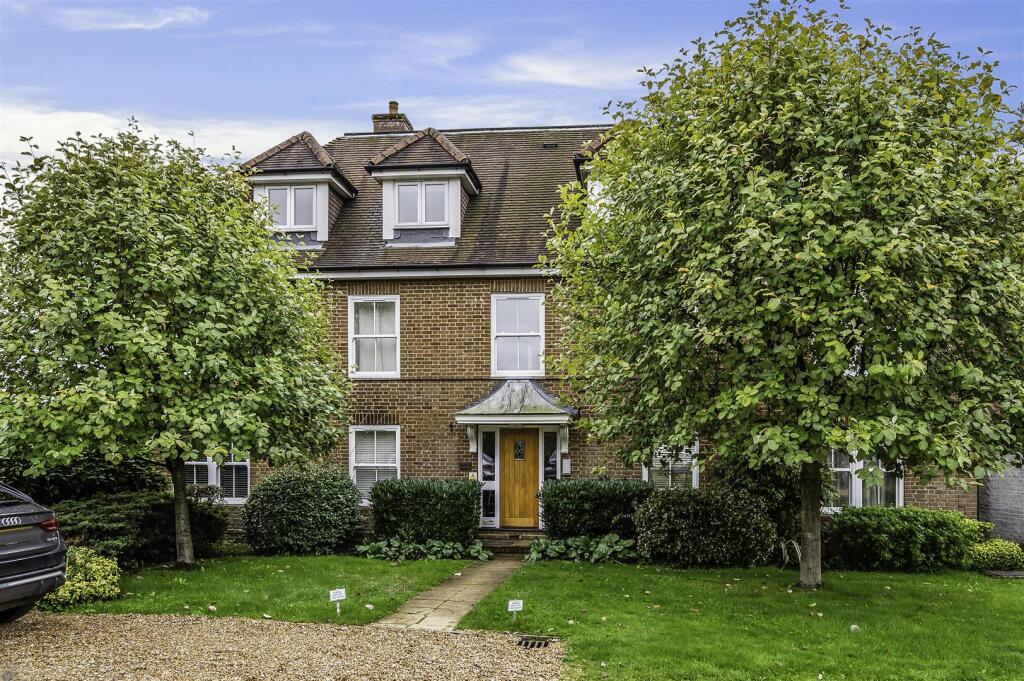 1 bed 1st Floor Flat for rent in Walton on the Hill. From Kennedys - Tadworth- Sales