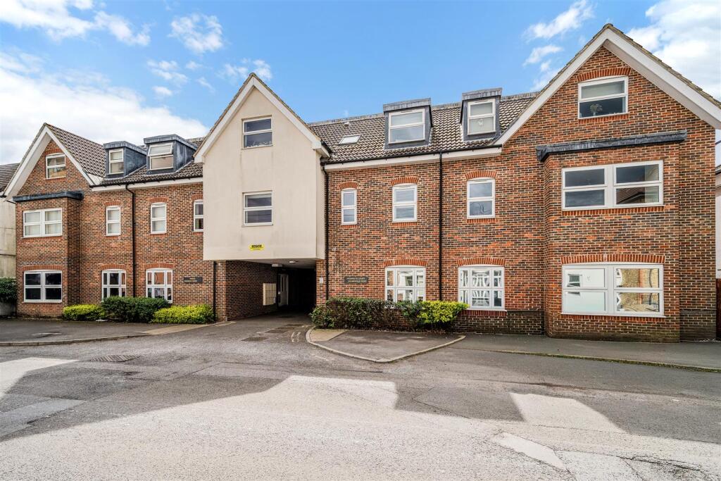 2 bed Apartment for rent in Reigate. From Kennedys - Tadworth- Sales