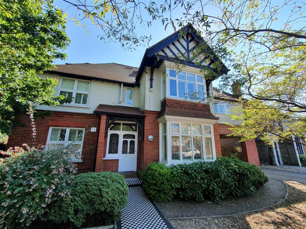 1 bed 1st Floor Flat for rent in Walton on the Hill. From Kennedys - Tadworth- Sales