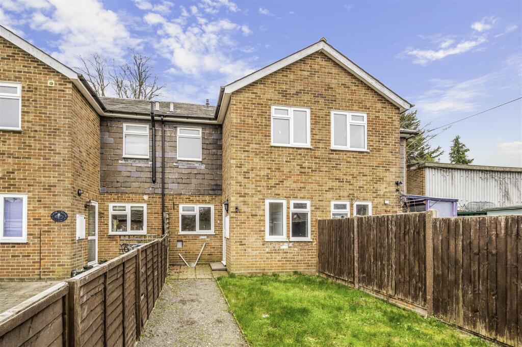 3 bed Mid Terraced House for rent in Lower Kingswood. From Kennedys - Tadworth- Sales 3 bed Mid Terraced House for rent in Lower Kingswood. From Kennedys - Tadworth- Sales